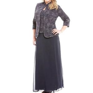 Mother of the Bride Groom dress New with Tags! Very flattering and slenderizing!